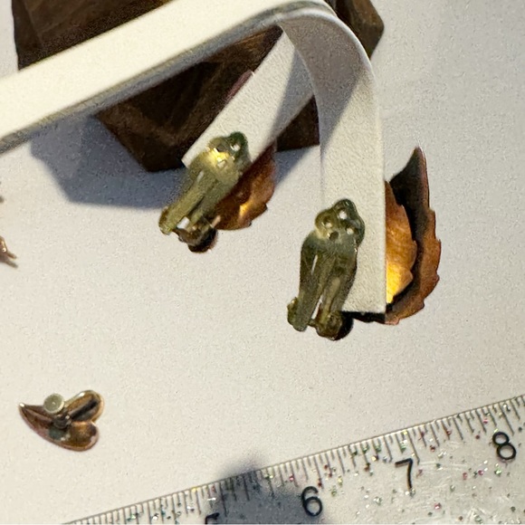 Vintage textured copper double leaf clip on earrings boho nature whimsical - Picture 7 of 7